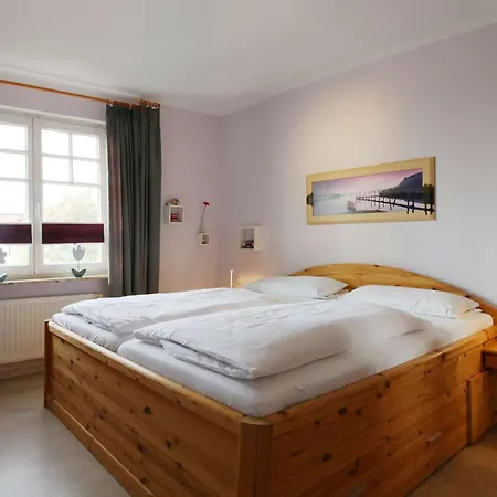 Apartment Mönchgut 8 *